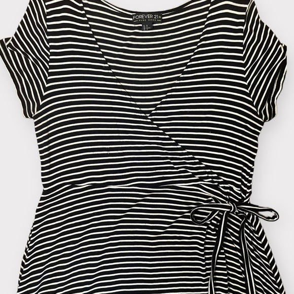 Forever 21 - Striped Wrap Mini Dress - Black/White - Size 1X - Picture 2 of 5